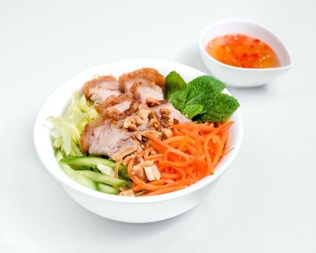 Vermicelli noodles with roast pork
